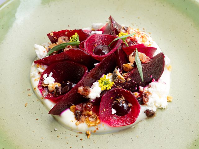 The Friendly Kitchen Betteraves confites, mûres et labneh