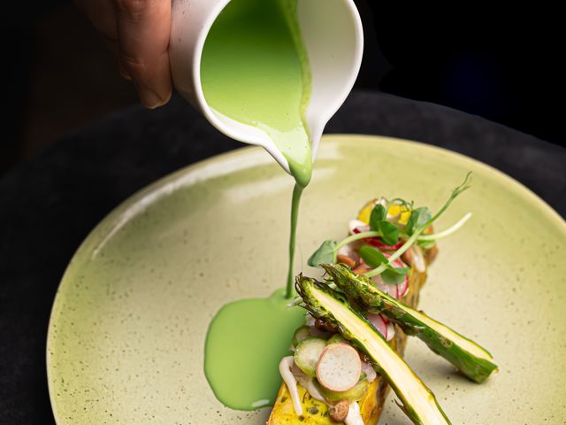 The Friendly Kitchen Frittata aux herbes, asperges snackées, yuzu