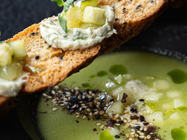 The Friendly Kitchen Gaspacho de concombre & céleri, ricotta au kosho
